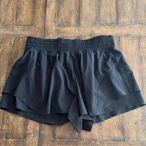 lululemon athletica Black Athletic Shorts women’s large and 2.5” inseam